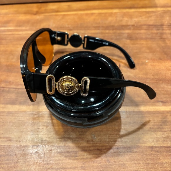Versace Medusa Biggie Shield sunglasses black with gold Medusa NWT - Picture 11 of 15
